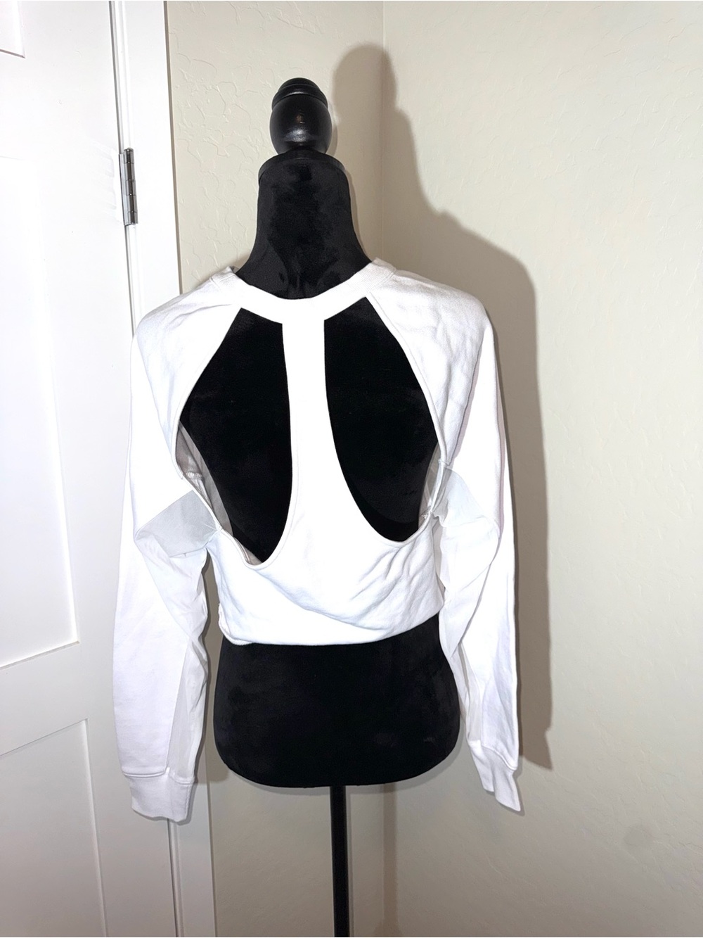 ALO Yoga Cutout Crop Sweatshirt